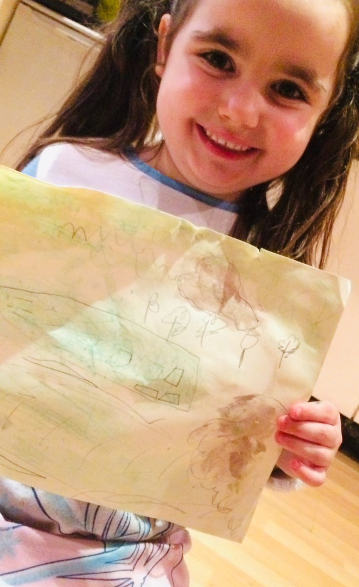 Kayleig62086888's tweet photo. @PCPPenguins 
Evie enjoyed her
 Artist home learning bag 👩‍🎤 
Although Monet needs to do pretty paintings with flowers next time 🤣 she said. 💜 https://t.co/DqiSoaKXKN