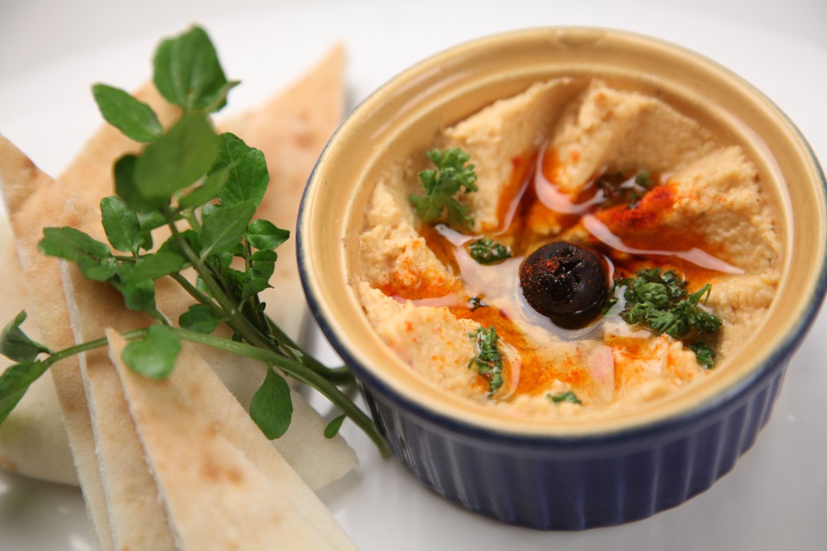FiNorwich's tweet photo. International women invited on Wednesday to our session at 530 Earlham Road. Joana will show us how to make hummus, a healthy dip &amp; great vegan butter. Come from 10-11:30 am to enjoy a cup of tea/coffe and make friends. #practiseenglish #shareyourculture #makefriendsinnorwich https://t.co/JEYYrylXut