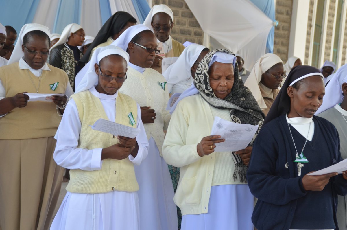 CatholicMediaN1's tweet photo. Desperately fights against corruption to avert the negative effects perpetuated by greed and hunger for power, so as to achieve peace, harmony, goodness, and love that Christ wishes for all. @bishopmuheria @IstandAgainstC1 @cisaafrica @Wawerusn #BreaktheChainsofCorruption https://t.co/rXJWqOjV5Z