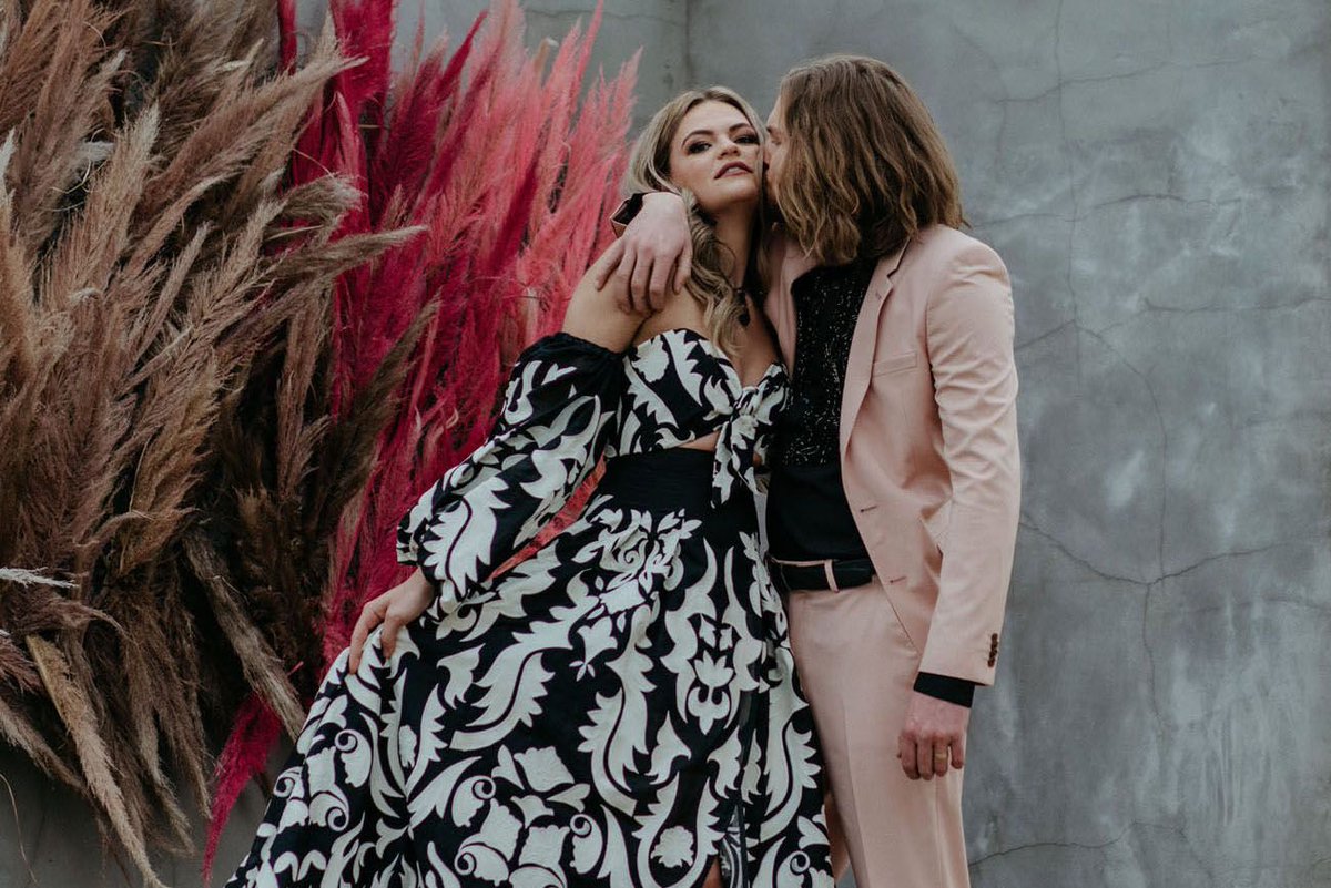 What do you think of these #modernwedding ideas? Would you choose something like this for your #weddingdress?
greenweddingshoes.com/modern-western…
#weddingplanning #weddings #weddinginspiration