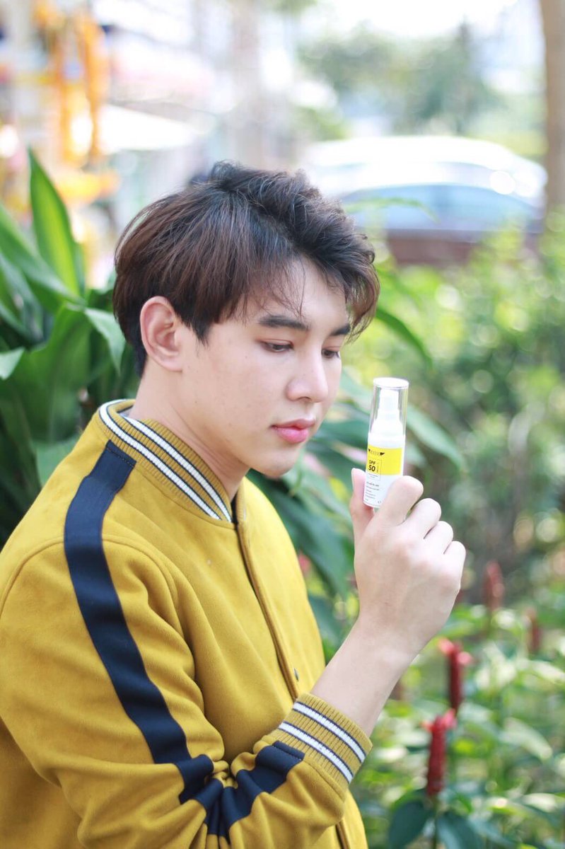 Chainwarakorn's tweet photo. กลับมาอีกรอบกับผลิตภัณฑ์MAYO ซึ่งตัวนี้เป็นกันแดด ซึ่งผสมตัวช่วยบำรุงผิว ทั้งยังเป็นเบสรองพื้น คือทั้งปกป้องแดดUVA/UVB spf50 ยังบำรุงผิวแถมเป็นรองพื้นได้สีจะออกโทนส้ม ปกปิดได้ดี สะดวกสบายเหมาะกับวันง่ายๆ #ไว้รีวิวห้ามขายของ #ใช้ดีบอกต่อ https://t.co/EpkOrCGP4Y