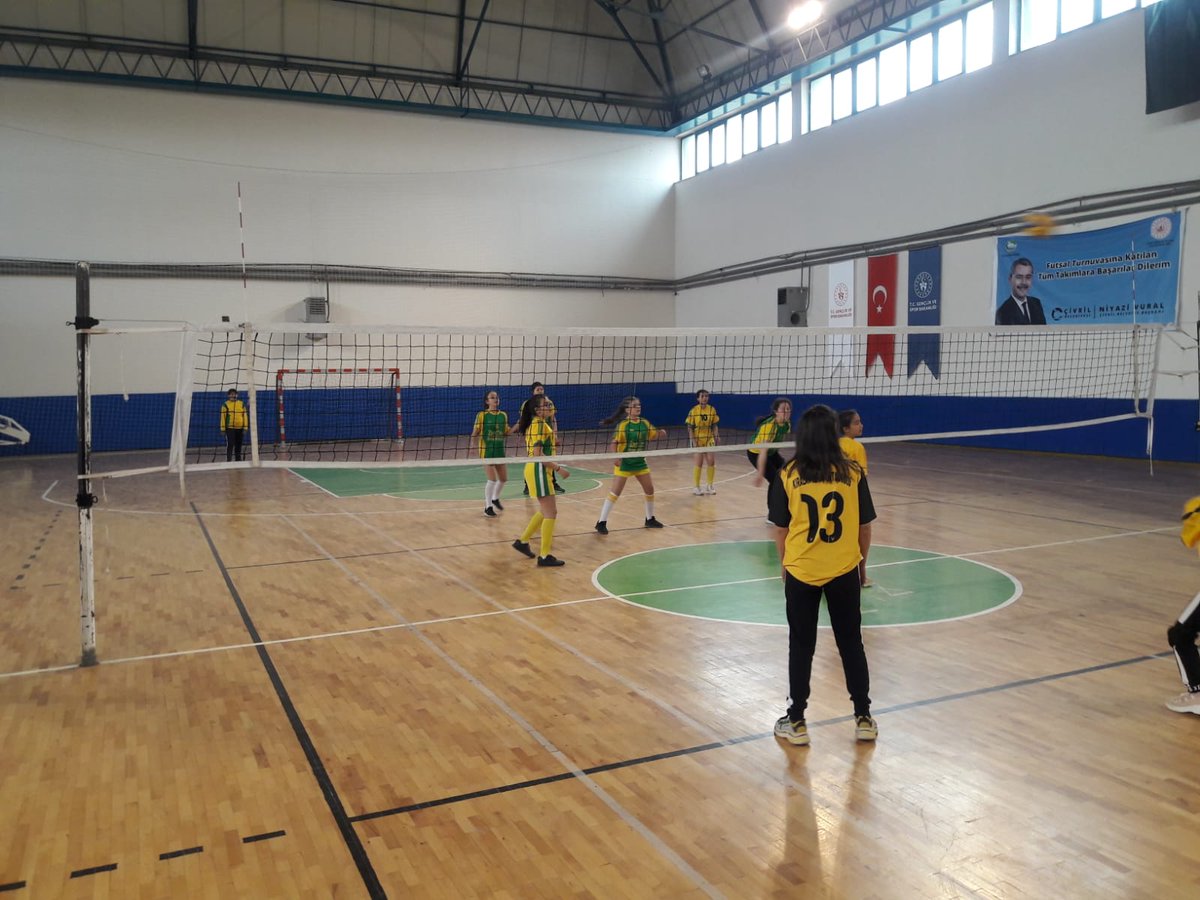 Okul Sporları #Voleybol Küçük Kizlar Müsabakaları Başlamıştır.<a href="/AIbanoglu/">Ali Ibanoglu</a> @Denizli_GSB <a href="/Civril_GSIM/">Çivril Gençlik Spor</a> <a href="/ErkanDundar20/">ErkanDündar</a>