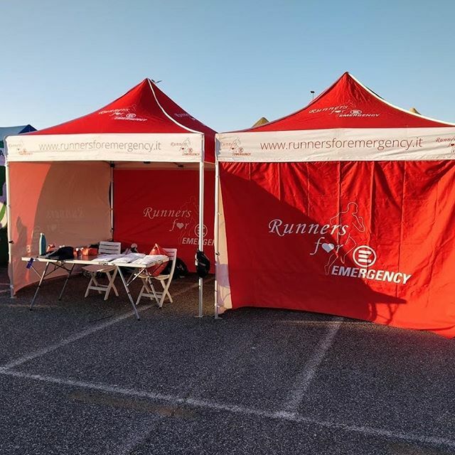 runnersfor's tweet photo. Grandi emergenze richiedono grande responsabilità. Torneremo a riempire il gazebo di risate, amicizia e sudore: ora è il momento di fermarsi e di prendere su di noi la responsabilità di chi è più fragile e esposto al virus, così come ci siamo presi la responsabilità di aiuta… https://t.co/orUJUfqvOl