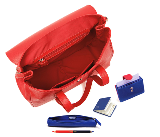 There's room for everything in #mom's bag! 👓👝💄
#Camilla is designed for work purposes and everyday life, is a spacious bag made by our Italian craftsmen.
📍Come and visit us  in #London 
43, Marylebone High Street
shop on line 👉fabrianoboutique.co.uk
#perfectgift