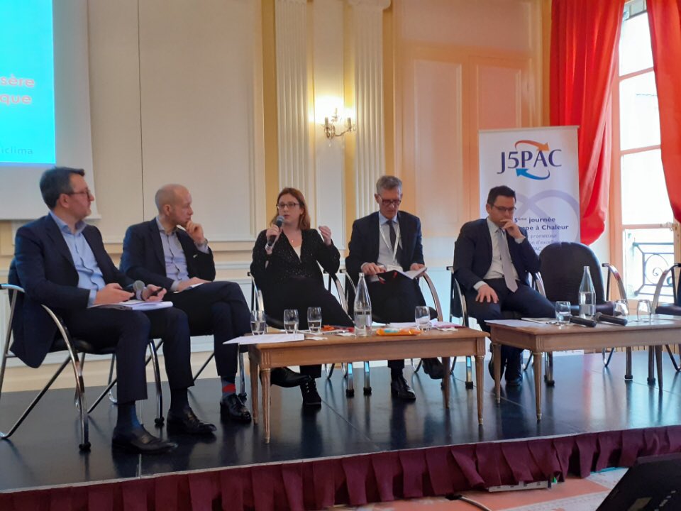 ClubAmelHabitat's tweet photo. « L’objectif sur 5 ans c’est d’avoir une feuille de route de la #rénovation énergétique stable ! » @M_MeynierM, Députée et Animatrice du Plan de  Rénovation Énergétique à la #J5PAC de l’@AfpacContact https://t.co/53novz71mG