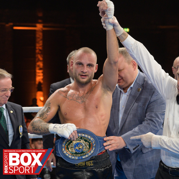 BoxSportMagazin's tweet photo. Am 21. März ist #AgonSports Boxgala in Wuppertal. @culcayjack und #BjörnSchicke verteidigen ihre Titel an de Abend.

https://t.co/Ov1lcdGcvQ

Foto: imago images / Eibner

#boxen #boxing #boxsport #JackCulcay #HassanMwakinyo #KhalilElHarraz #VincenzoGualtieri #AlexanderPavlov https://t.co/kJkxrjWkAq