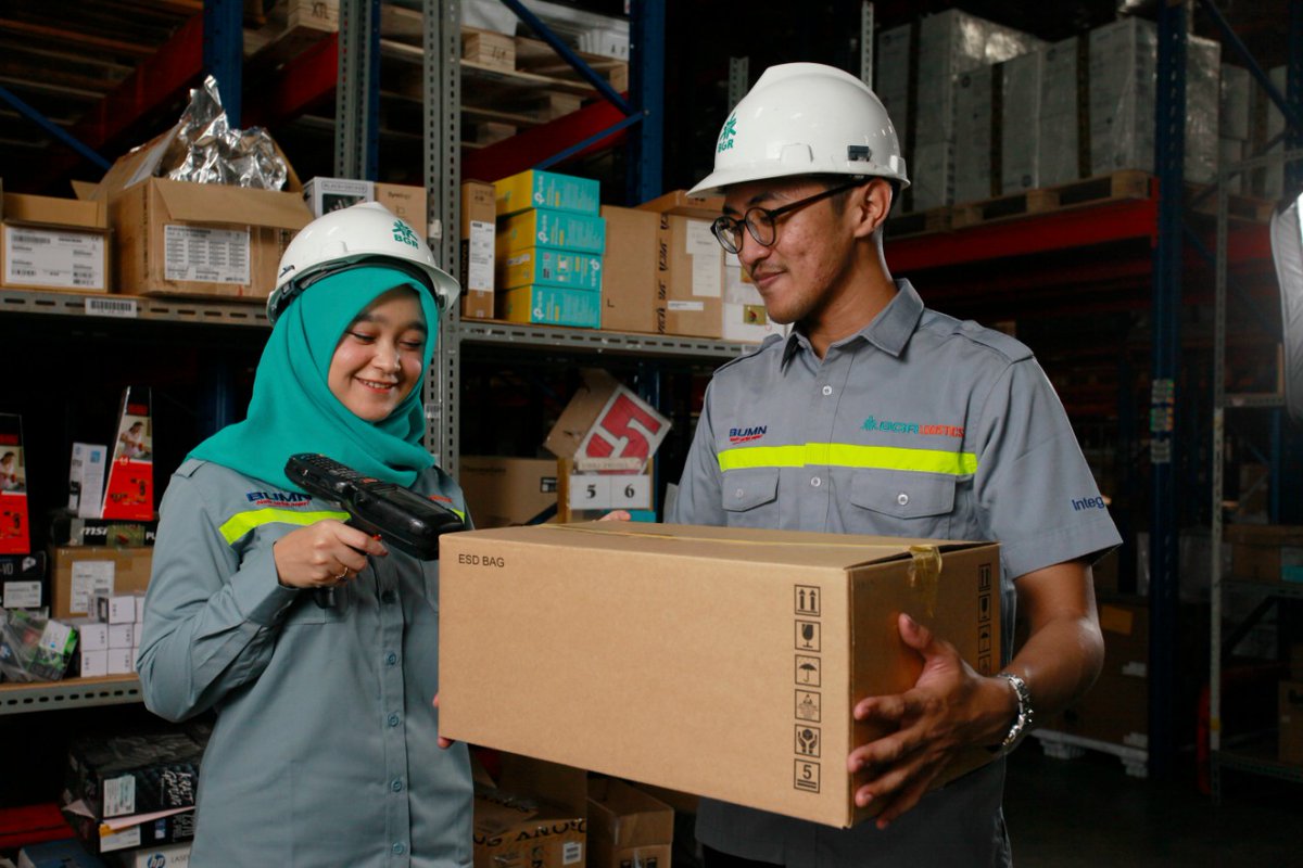 bgrlogistik_id's tweet photo. Senyuman anda, kepuasan bagi kami. BGR Logistics akan terus memaksimalkan layanan dengan tetap menjaga keramah tamahan pada costumer kami. Jangan lupa senyum hari ini.#beyonddigitallogisticscompany #bumnhadiruntuknegeri #bgrlogistics https://t.co/tZAI38qhgH