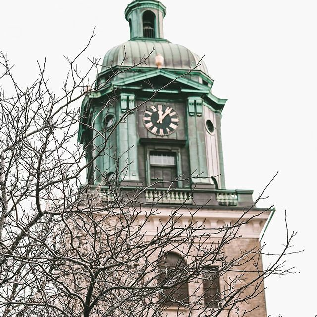 Jag tror jag har glömt bort vad man gör när man inte jobbar, det är skönt för ett par timmar sen inser jag att jag inte har en aning om vad jag ska göra hela dagen...
--
#göteborg #photo #photooftoday #photograph #photography ift.tt/3cKxSvf