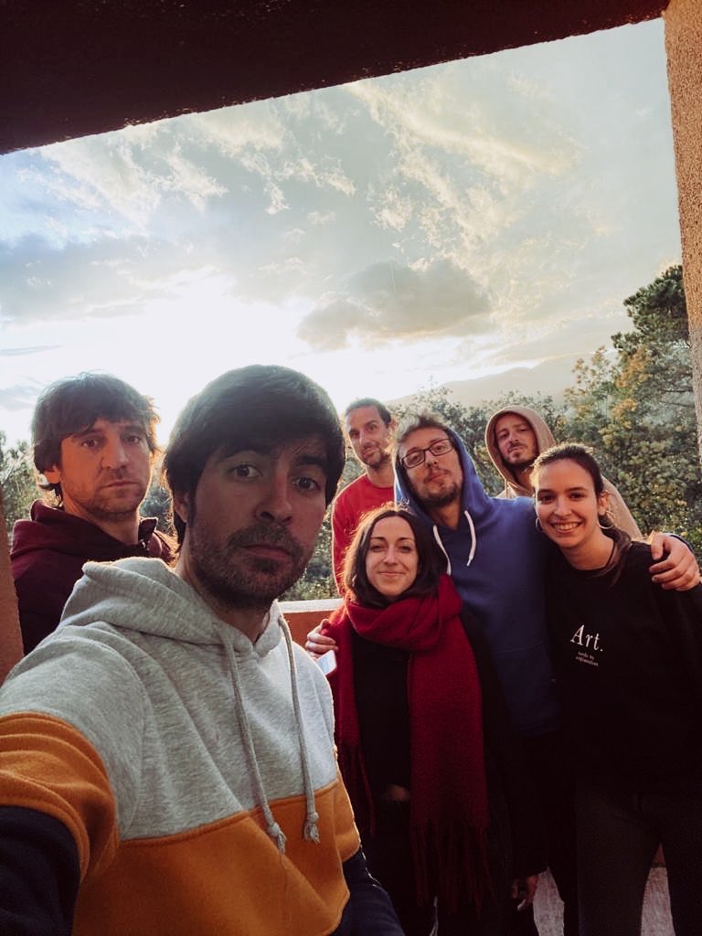 Família!
Que dijous comença la gira i morim d'impaciència per ensenyar-vos el nou directe. 🙀🤯
.
Quines cançons del nou disc creieu que tocarem? 🤔
.
.
.
#gertrudis #gertrudisband #noudisc #noemdonalagana #novagira