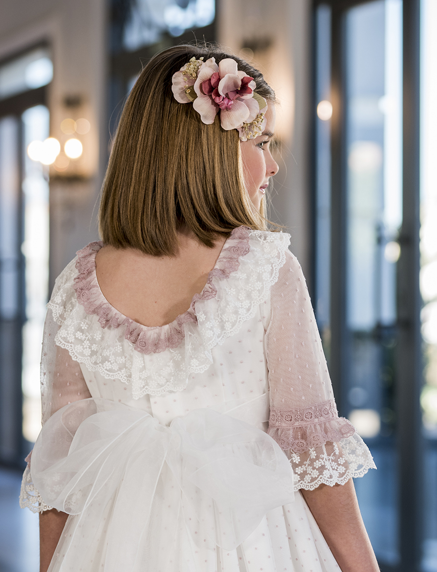 CreacionesCharo's tweet photo. Colección comunión Creaciones Charo 2020 #elegancia #color #comunion #primeracomunion #comunion2020 #vestidosprimeracomunion #hechoenespaña #modainfantil #communion #firstcommunion #communion2020 #firstcommuniondresses #madeinspain #fashionkid https://t.co/Hq5L3yhf3x