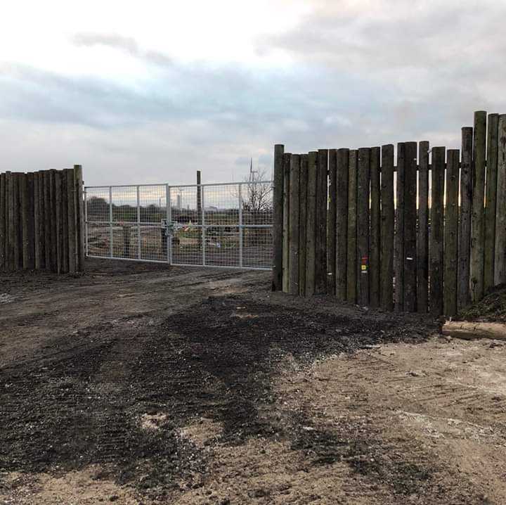 HoverForce's tweet photo. Dry weather at last. Busy last week with some late shifts building entrance gates, carpark and bridges. #spring #norain #building #worklate #workhardplayhard https://t.co/qkwsAXFMVW