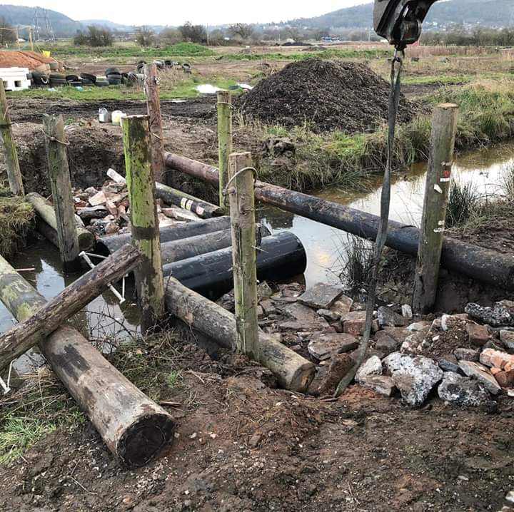 HoverForce's tweet photo. Dry weather at last. Busy last week with some late shifts building entrance gates, carpark and bridges. #spring #norain #building #worklate #workhardplayhard https://t.co/qkwsAXFMVW