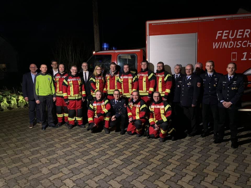 VIKINGFiresuits's tweet photo. Today we handed over 116 sets of VIKING Performer protective clothing to the fire brigades in the city of Schauenstein 🔥 
#VIKINGSafety #RightBesideYou #VIKINGfiresuits https://t.co/XcQX22s3Lc