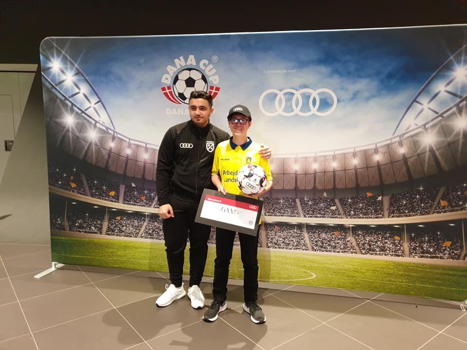 brondbyjunior's tweet photo. I søndags formåede vores Masterclass-spiller, @FifaMikse, at kvalificere sig til Dana eCups eliteturnering, med præmier for over 15.000 kr.👏

Turneringen bliver afholdt under sommerens fodboldturnering, Dana Cup. ⚽🎮

#BrøndbyeSport #FIFAMasterclass https://t.co/vPDQDIlTQW