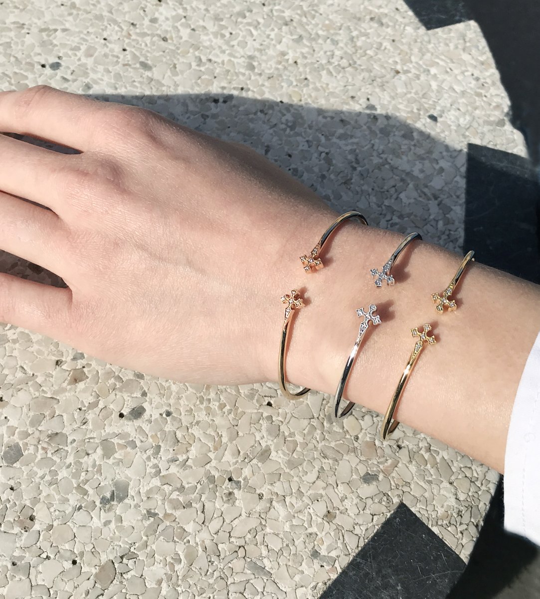 Stone_Paris's tweet photo. Flexible Blood Diamonds bangle ✨
https://t.co/YUlrONjYrm
#stoneparis #finejewelry #bracelet #crossbracelet #bangle #gold #diamond #jotd #jewels #jewelry #jewelryaddict #jewelrydesigner #jewelrydesigner #jewelrygram #pfw https://t.co/4yuTKnyAuO