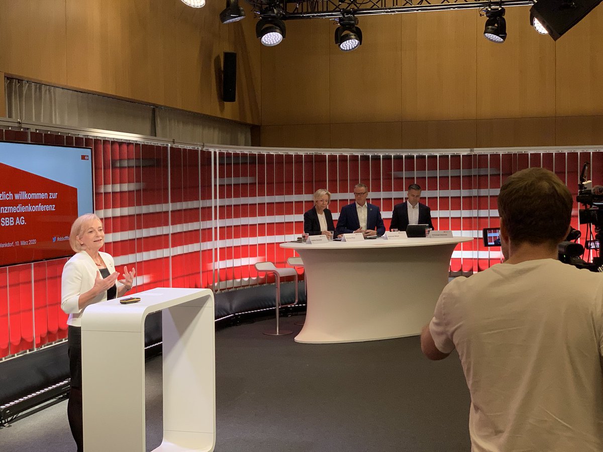 Stubiaendu's tweet photo. Bilanzmedienkonferenz 2020 startet, die letzte von CEO Andreas Meyer #sbbcffffs https://t.co/yrjc38XRrx