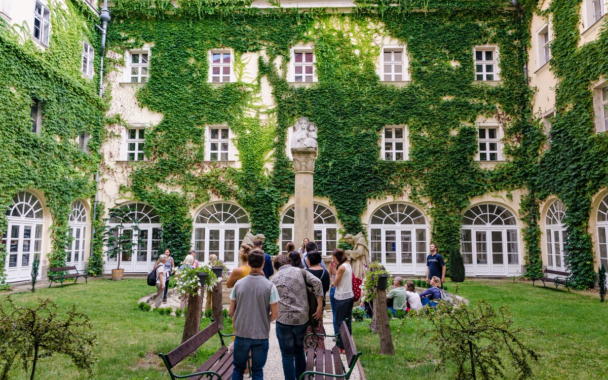 VineyardKapolna's tweet photo. #BudapestGuide: Explore Budapest on foot, with these seven great walking tours around the city 🇭🇺
➡️ #Budapest #Hungary #WhatToDoBUD #ToDoBUD #walkingtours #travelbudapest
Read more
https://t.co/wS9Z8hcYQO
Picture https://t.co/KZiY8uS6lp