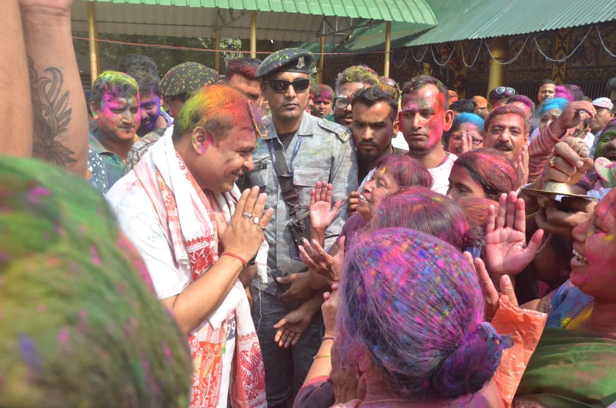 himantabiswa's tweet photo. দৌলোৎসৱ উপলক্ষে শুৱালকুছিৰ ঈশ্বৰ শ্ৰীশ্ৰী হাটী সত্ৰলৈ গৈ সেৱা আগবঢ়ালোঁ ৷ এই আপাহতে স্থানীয় ৰাইজৰ সৈতেও দৌলৰ আনন্দৰ অংশীদাৰ হৈ কিছু সময় কটোৱাৰ লগতে সত্ৰখনৰ এটি পুথিভঁড়াল আৰু তোৰণ এখন উদ্বোধন কৰিবলৈ পাই আনন্দিত হৈছো ৷ https://t.co/dMYYGQ7bgq