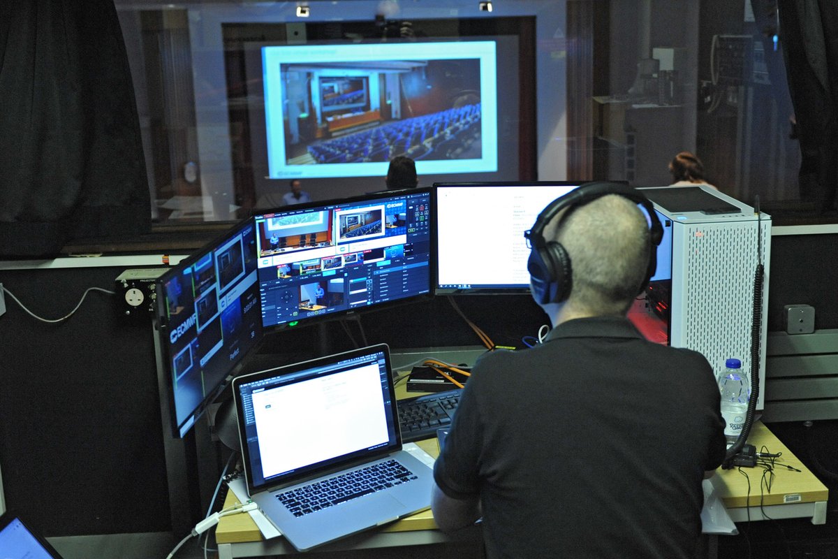 ECMWF's tweet photo. A look behind the scenes as Director of Forecasts Florian Pappenberger opened the virtual workshop on warm conveyor belts this morning. #WCBWS
Watch the livestream & join the discussion here: https://t.co/BWChxQQ006
More details here: https://t.co/EvT69tMynm https://t.co/ZGGlab3Epk