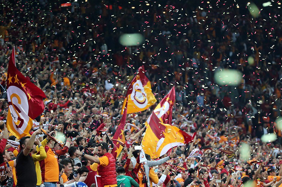 GalatasaraySK's tweet photo. 🦁 50 bin kenetlenmiş aslan, omuz omuza hedefe!  👉 🏆

📢 26, 28, 30 ve 33. hafta maçları için 4 maçlık hedef paketinin satışı devam ediyor.

Satın almak için 👉 https://t.co/Z5ScHkbsXO https://t.co/Aisy96KyVK