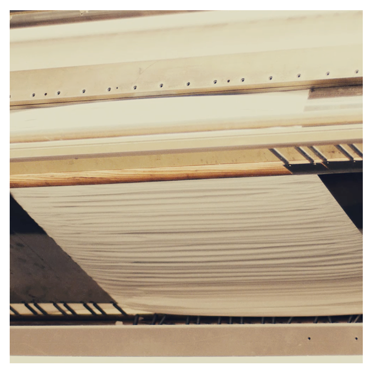 CotelacOfficiel's tweet photo. Zoom sur la machine plisseuse, notre alliée qui écrase et transforme le tissu en petits plis serrés. La garantie d'un plissé éternel.
.
.
#cotelac #plissé #savoirfaire https://t.co/Con2Ul1ICm