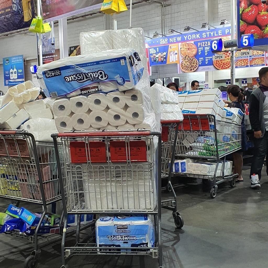 ruffybiazon's tweet photo. Panic buying for toilet paper comes to Metro Manila ... https://t.co/0A1Ryj6Lwa