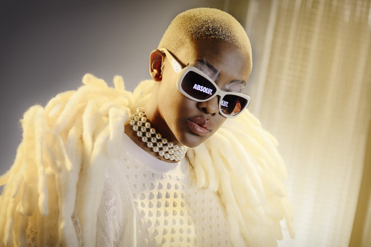 MobileMediaMob's tweet photo. A concept in passing became a full-blown campaign. Man, the #MMMob loves working with @AbsolutSA… In this shot, the photogenic @twiggymoli was paired up with Absolut Vanilla, for the spontaneous FLAVA campaign.
Read the Case Study - link in bio - https://t.co/LctJjDs0kc https://t.co/JSftuJojU4