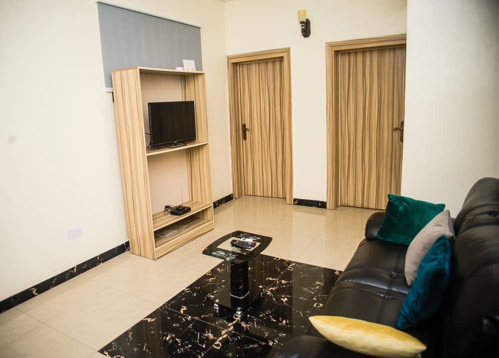 j_r_ltd's tweet photo. 🗺 Lekki Phase 1, 4 bedroom apartment. #LagosShortlets #IslandShortlets #davido #wizkid #Obesere #Egungun https://t.co/QL9N7MXcgQ