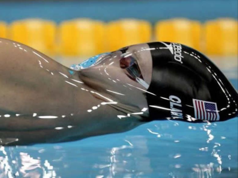 #JeudiPhoto : ce nageur est au-dessus de l'eau, mais n'a pas encore crevé la surface... 😍