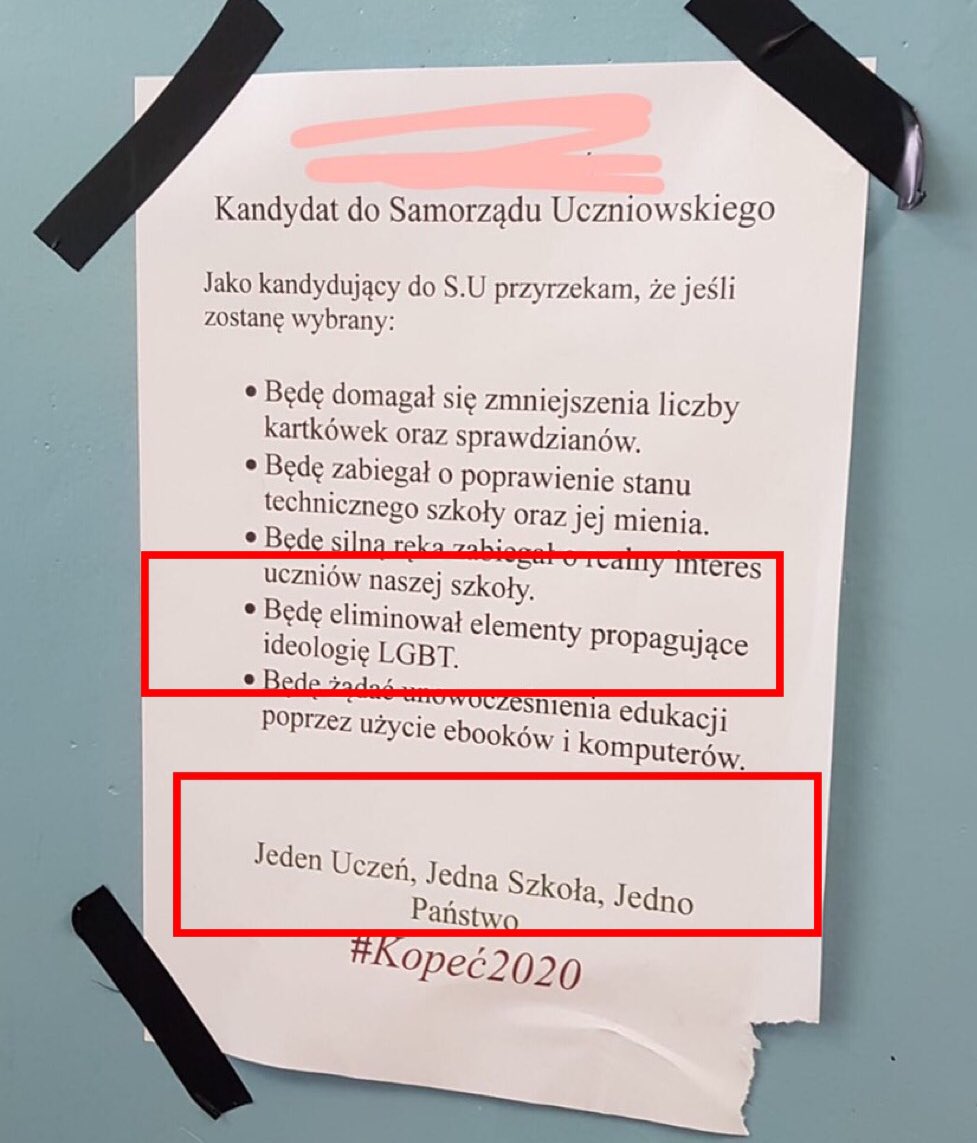 Na korytarzu szkoły podstawowej w Szczecinie zawisł plakat wyborczy, trwają tam bowiem wybory do samorządu uczniowskiego. 

Kandydat Kopeć (klasa 8, lat 15) przyrzeka, że będzie „eliminował elementy propagujące LGBT” a kończy sparafrazowany hasłem III Rzeszy.