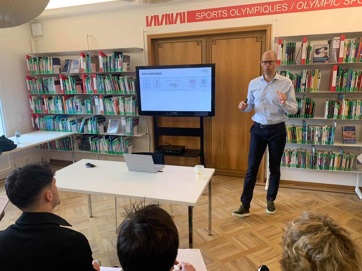 Master2MSP's tweet photo. La journée démarre fort pour les étudiants du @Master2MMSSP dans les locaux du Centre d'Études Olympique où il est question de stratégie, d'expérience fan, de droits TV et d'archive de données 🇨🇭🏅

@univrouen @Sport_Web_I https://t.co/sqRpWIvbm2