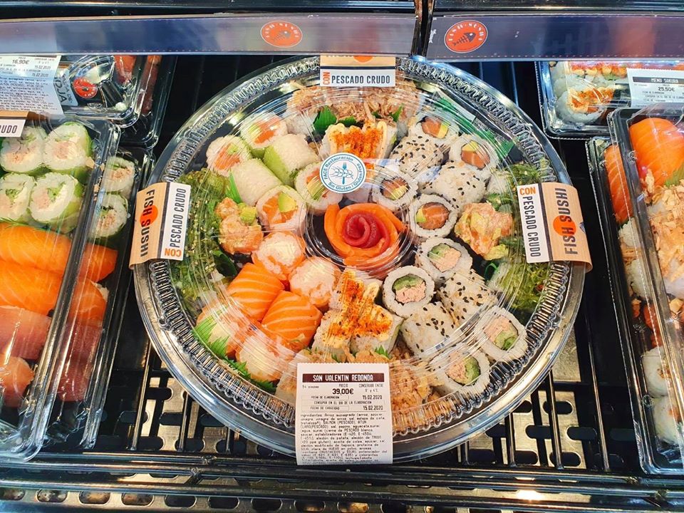 HoleaHuelva's tweet photo. Ahora todo el sushi de #CarrefourHuelva sigue estándo igual de 🔝 y es sin gluten 😋🍱🍣🙌 #HoleaHuelva #HoleaPartedeTi #PartedeTi https://t.co/BxO6LbxSEH