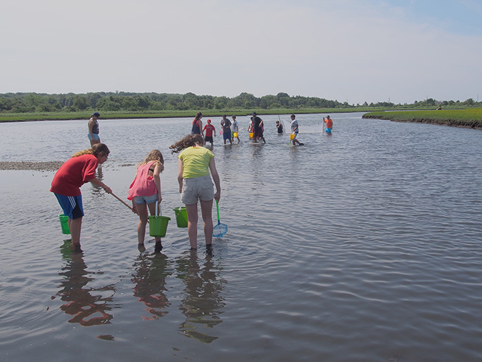 URIGSO's tweet photo. Are you a Rhode Island educator looking to broaden your students' horizons? #URIGSO's Narragansett Bay Classroom offers a variety of exciting marine and environmental science programs for people of all ages, in the field or in the classroom! #RISTEAM
https://t.co/V6MCcGVjHB https://t.co/d0hNJDELe1