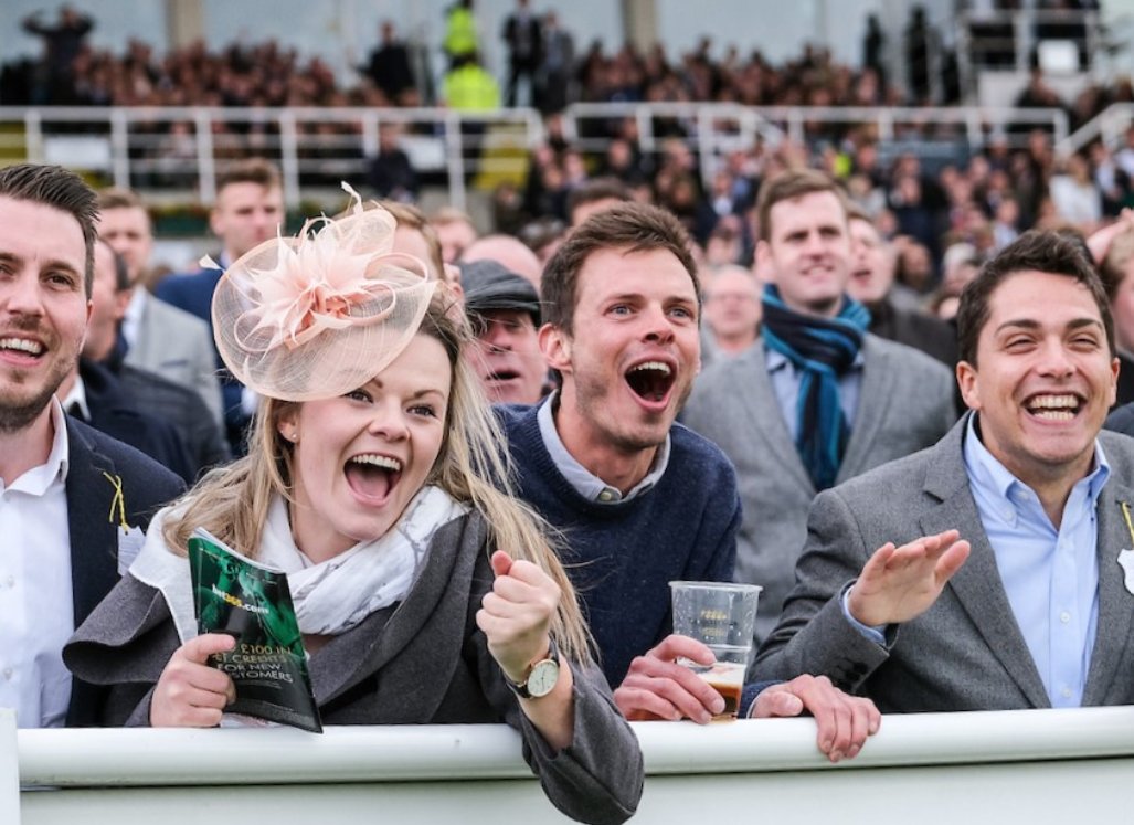 Sandownpark's tweet photo. A winning day out: @bet365 Jump Finale is the perfect occasion to break out from the crowd, escape the city and be part of an electric atmosphere with your friends, family or colleagues. Are you joining us? #jumpfinale https://t.co/x1uSHvqzNd