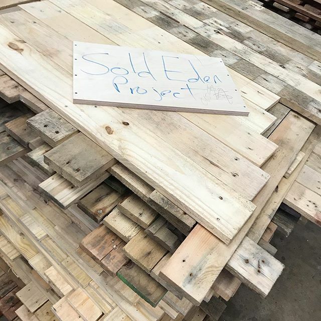 SomersetWood's tweet photo. Continuing to feed the Eden Project’s hunger for pallet wood...!
#edenproject #recyclingwood #reusereducerecycle https://t.co/ua3g0TtdyK