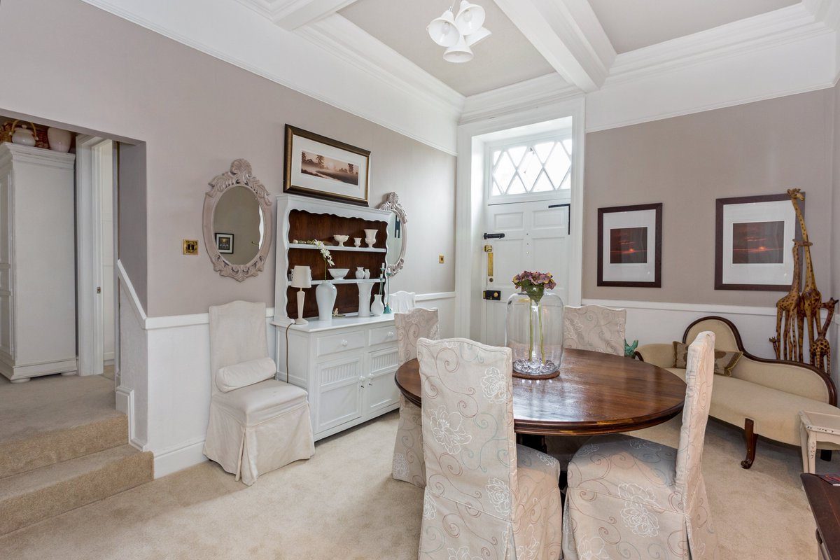 Hamptons StratfordUA tweet media