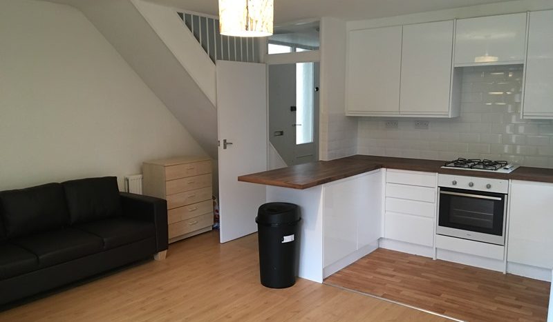 Do you want to live in Clapham? Do you know someone who does?

✔️Five double bedrooms
✔️Garden
✔️Three bathrooms with shower cubicles
✔️Short walk to Clapham Common
✔️Available 15th April 2020

➡️ palacegatelettings.com/properties/vic…

Contact a member of our team on 0207 720 5588.