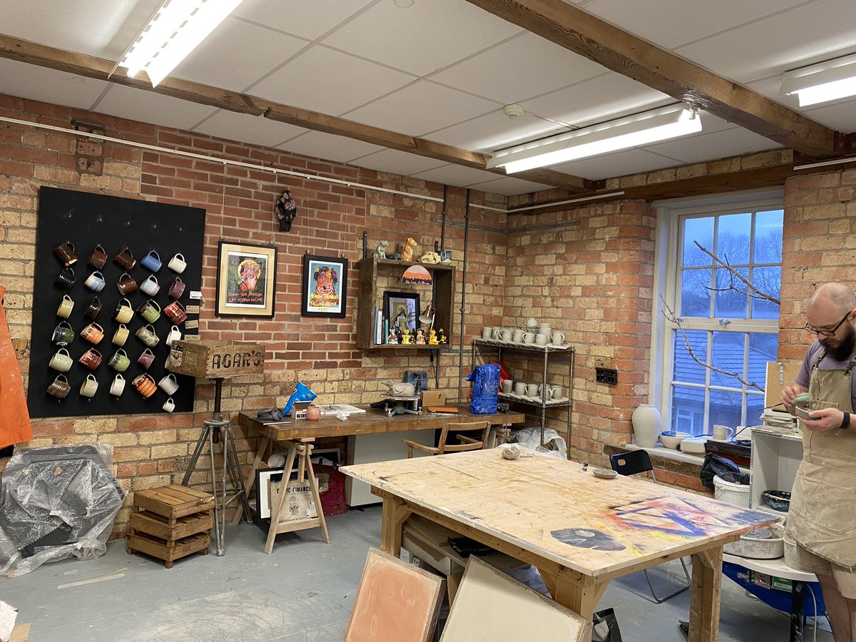 sunter_studio's tweet photo. Another day of #marchmeetthemaker2020 and it’s #authenticspace ✨
Here’s a full view of mine and @mr_ps_pots studio. The 2 of us rarely get in each other’s way as I tend to work on the back desk & James is either throwing on the wheel or working on ‘the big table’. #artstudio https://t.co/zXV74iWeOT