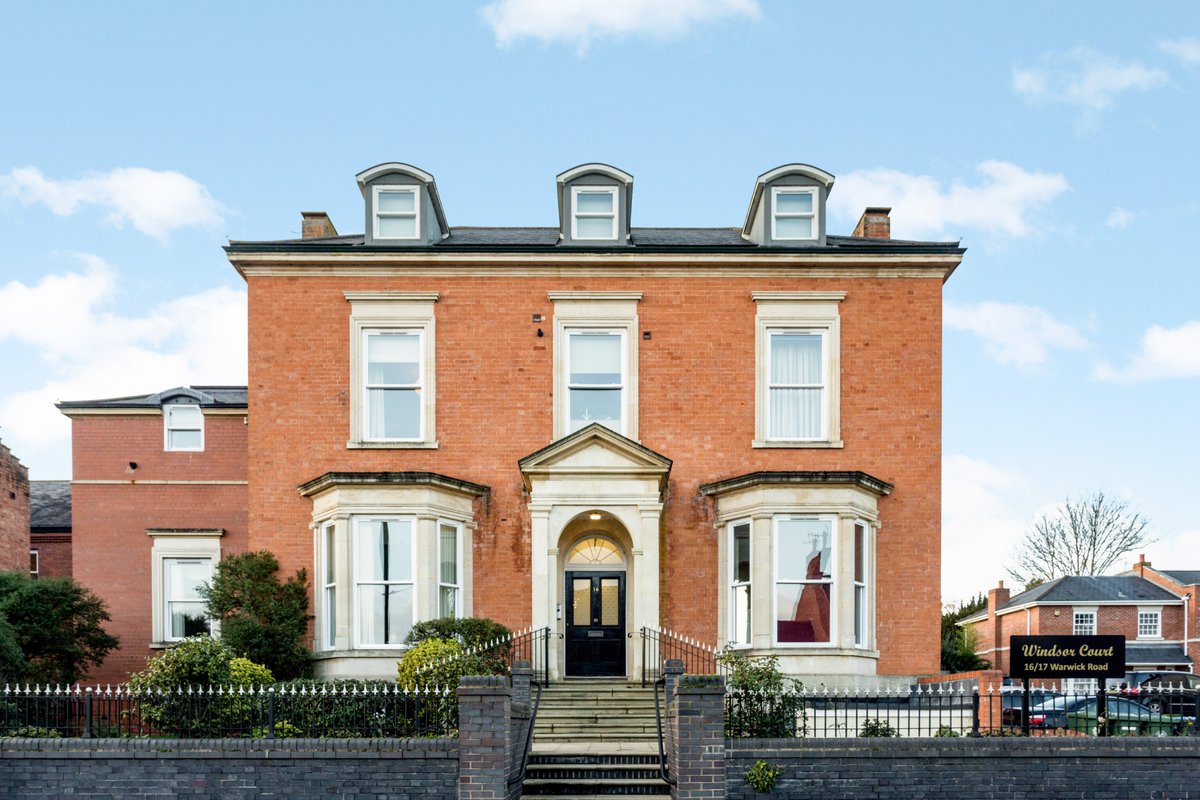 Hamptons StratfordUA tweet media