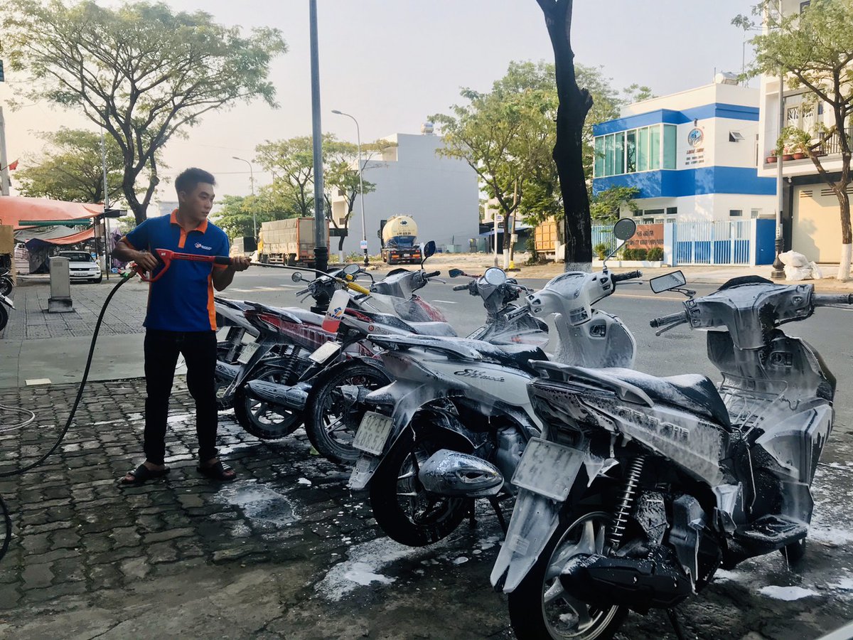 tamcit_dn's tweet photo. Let's wash the car to avoid disease with TAHICO Da Nang.
#tahico #carwash #tahicodanang #COVID19 https://t.co/NVddymD69v