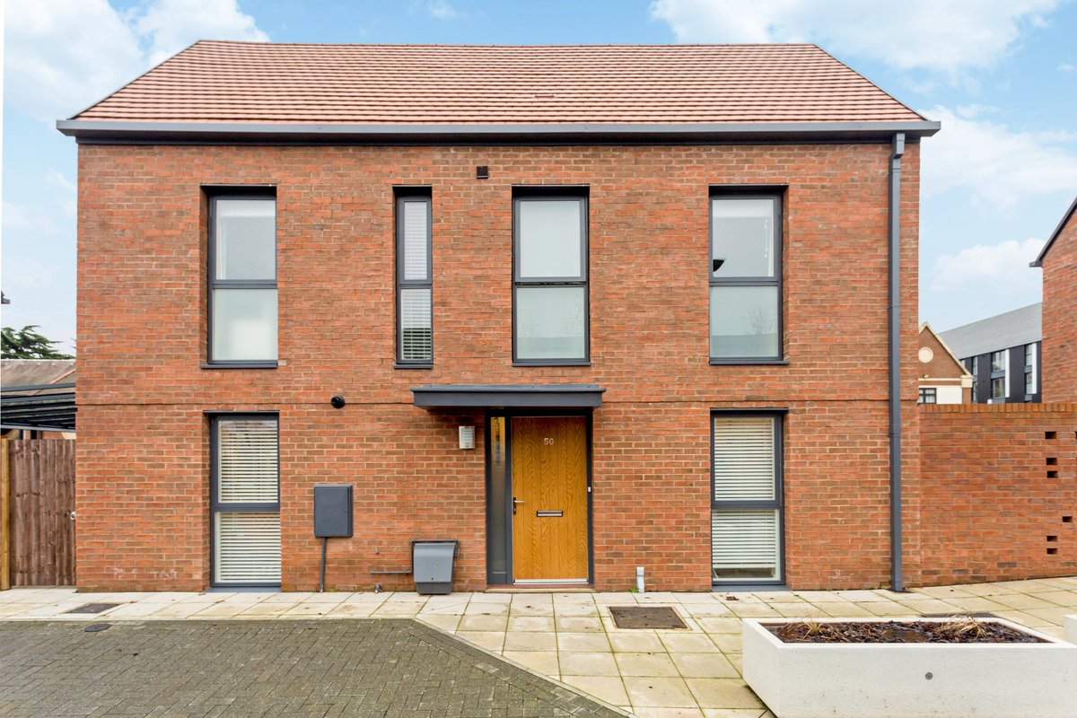 Hamptons StratfordUA tweet media