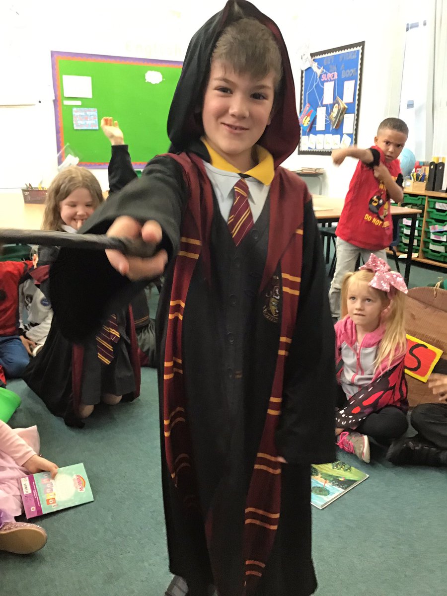 blackbirds1MPS's tweet photo. World Book Day costumes from Blackbirds @EnglishMPS_ https://t.co/661weBKWjW