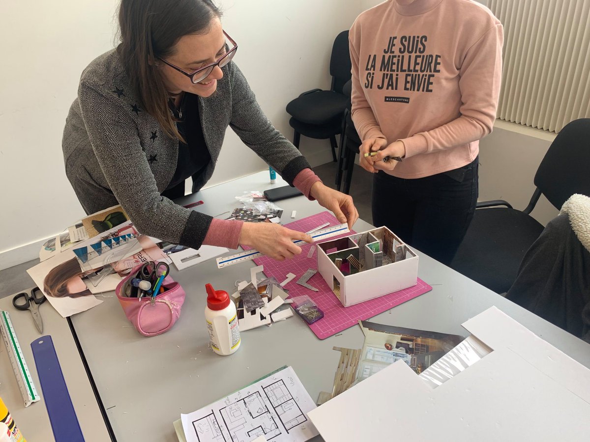 LignesFormation's tweet photo. [Lab + Distance] = l'atelier " concevoir une maquette et agencer ses textures " 🤗

Nos élèves ont pu aborder la construction d’une maquette à partir d’un plan avec ajouts de matières &amp; textures ! 🎨💪

#formation #elearning https://t.co/n0NOMy7zD2