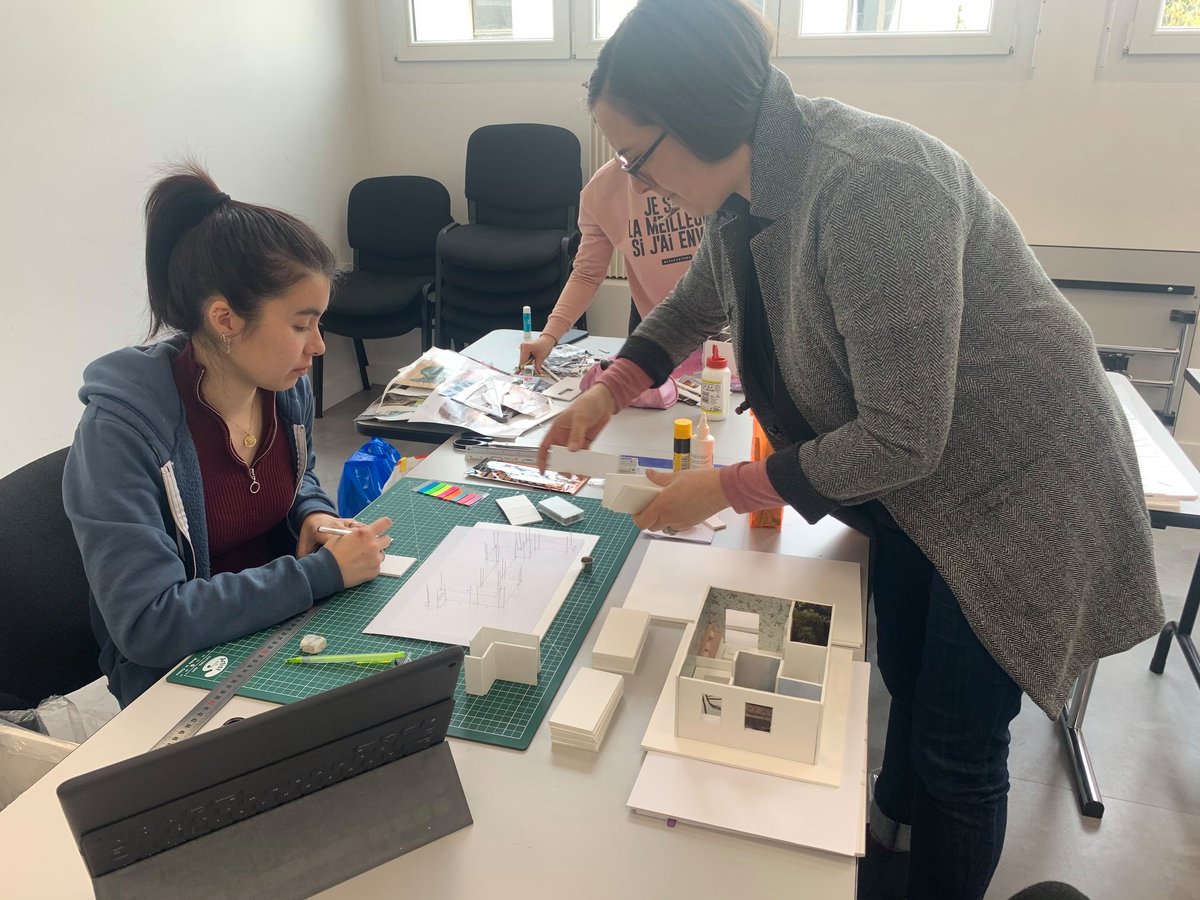 LignesFormation's tweet photo. [Lab + Distance] = l'atelier " concevoir une maquette et agencer ses textures " 🤗

Nos élèves ont pu aborder la construction d’une maquette à partir d’un plan avec ajouts de matières &amp; textures ! 🎨💪

#formation #elearning https://t.co/n0NOMy7zD2