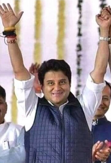 DrKuldipSolanki's tweet photo. #JyotiradityaScindia
He has taken a decision  
Good or bad outcome, time will decide.
But we are happy he is out of indecisiveness which has caused 1300 years of Gulami to us. https://t.co/U2Kz2RAWvW
