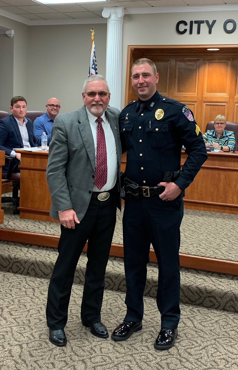 MtWashingtonPD's tweet photo. Congratulations, Mike Stump, on being promoted to sergeant. He was sworn in at the city council meeting last night. We are excited for him and look forward to him serving in this new role. #mwpdcommunitystrong #mwpd https://t.co/fs0kUnOOTf