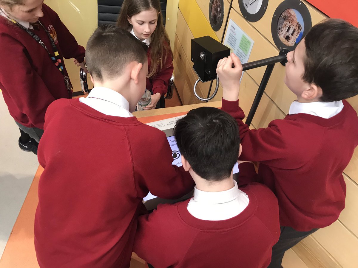 WellfieldMiddle's tweet photo. 7A enjoying and investigating the #BrainZone @CentreOfLife #WMSScience https://t.co/L7rmSujRot