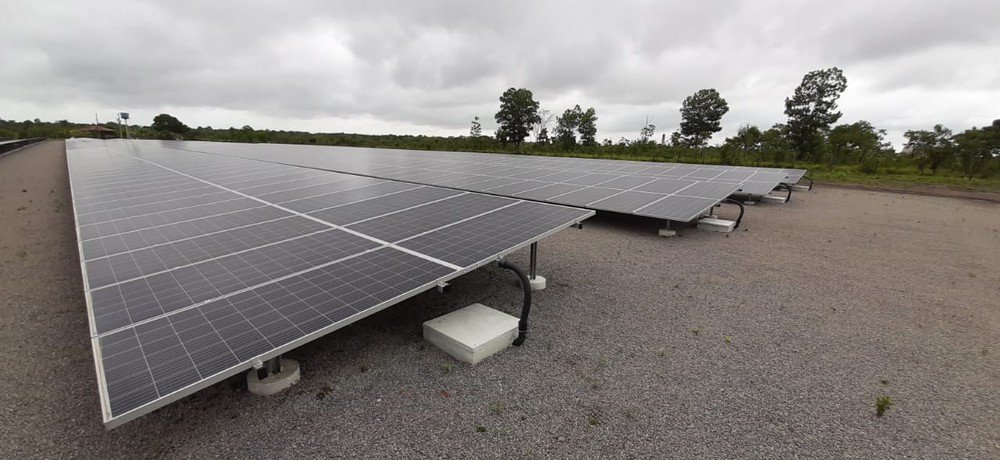 EnergySolartech's tweet photo. Tem crescido no Amapá o interesse em placas solares, opção sustentável para geração de energia. Uma empresa especializada no ramo, que possui uma usina Zona Oeste de Macapá, aponta um crescimento maior que 430% no número de instalações do sistema no estado em dois anos. 

Confira https://t.co/xblqWRBKlP