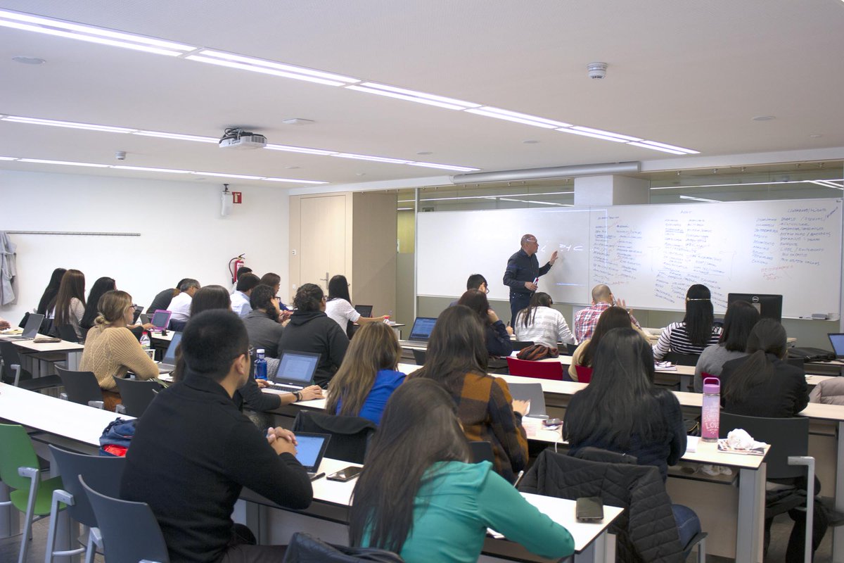 IBEI's tweet photo. El profesor @jmarinpu @upf @PolitiquesUPF analiza la innovación en los procesos de gestión administrativa, económica y operativa vinculados a la estrategia organizativa en el curso "Planificación y articulación estratégica y operativa" organizado con @egobiernopucp @pucp https://t.co/I6k4cFoP9k