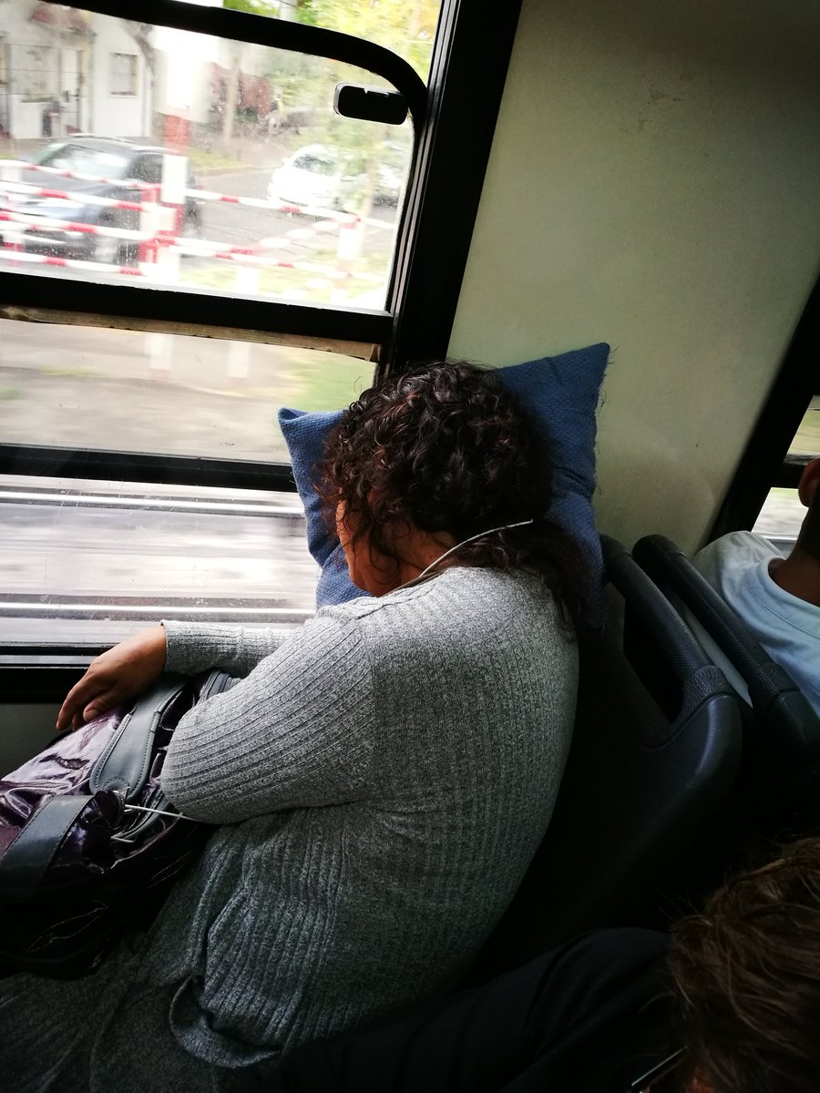 AzulesTurquesas's tweet photo. #vueno... eso llamo saber viajar con nivel. Sería nuestra first class de Adelina a Retiro, nocierto? #BelgranoNorte 😂😂😂 https://t.co/Vbp44Tr3sz